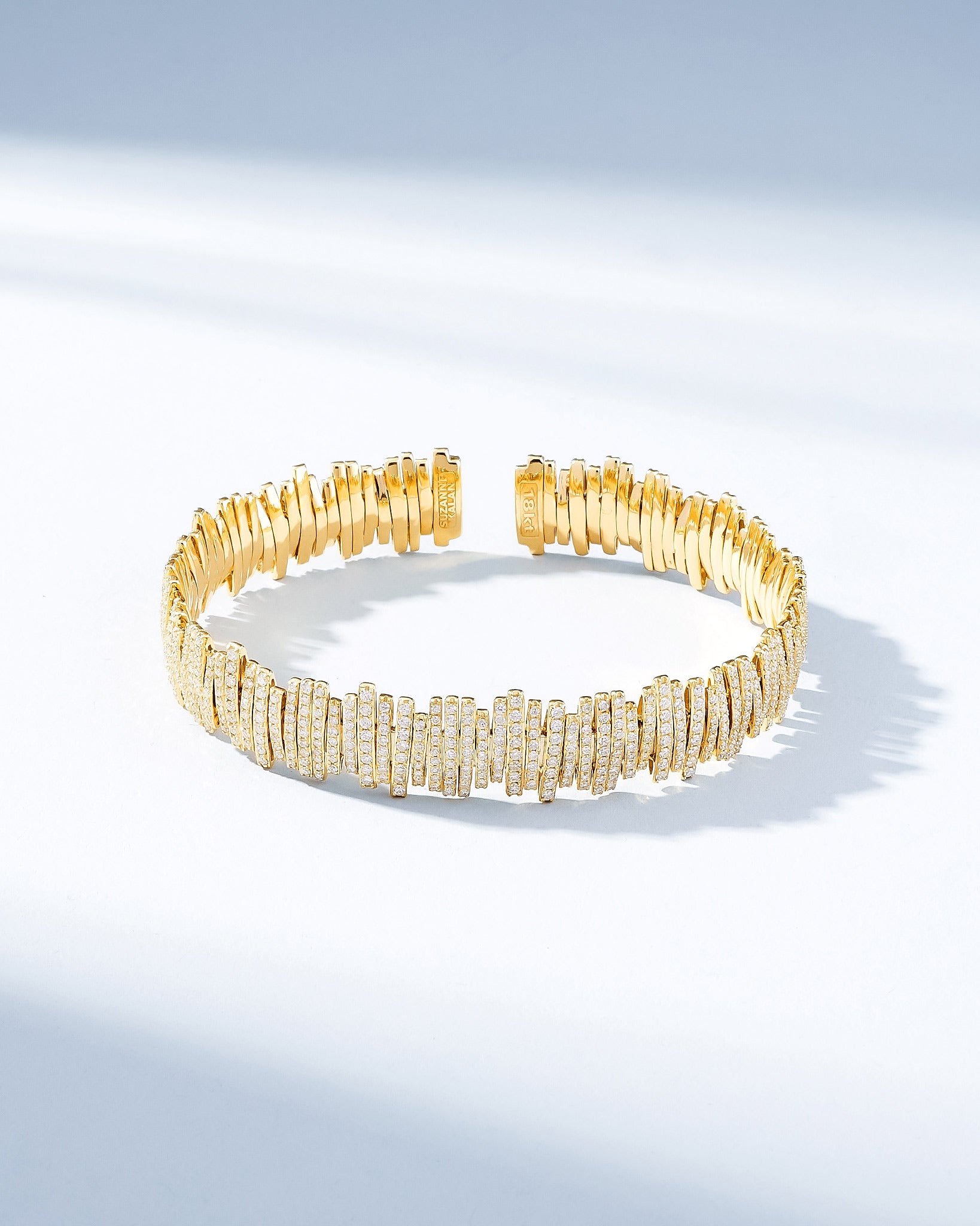 Suzanne Kalan Classic Diamond Full Pavé Bangle in 18k yellow gold