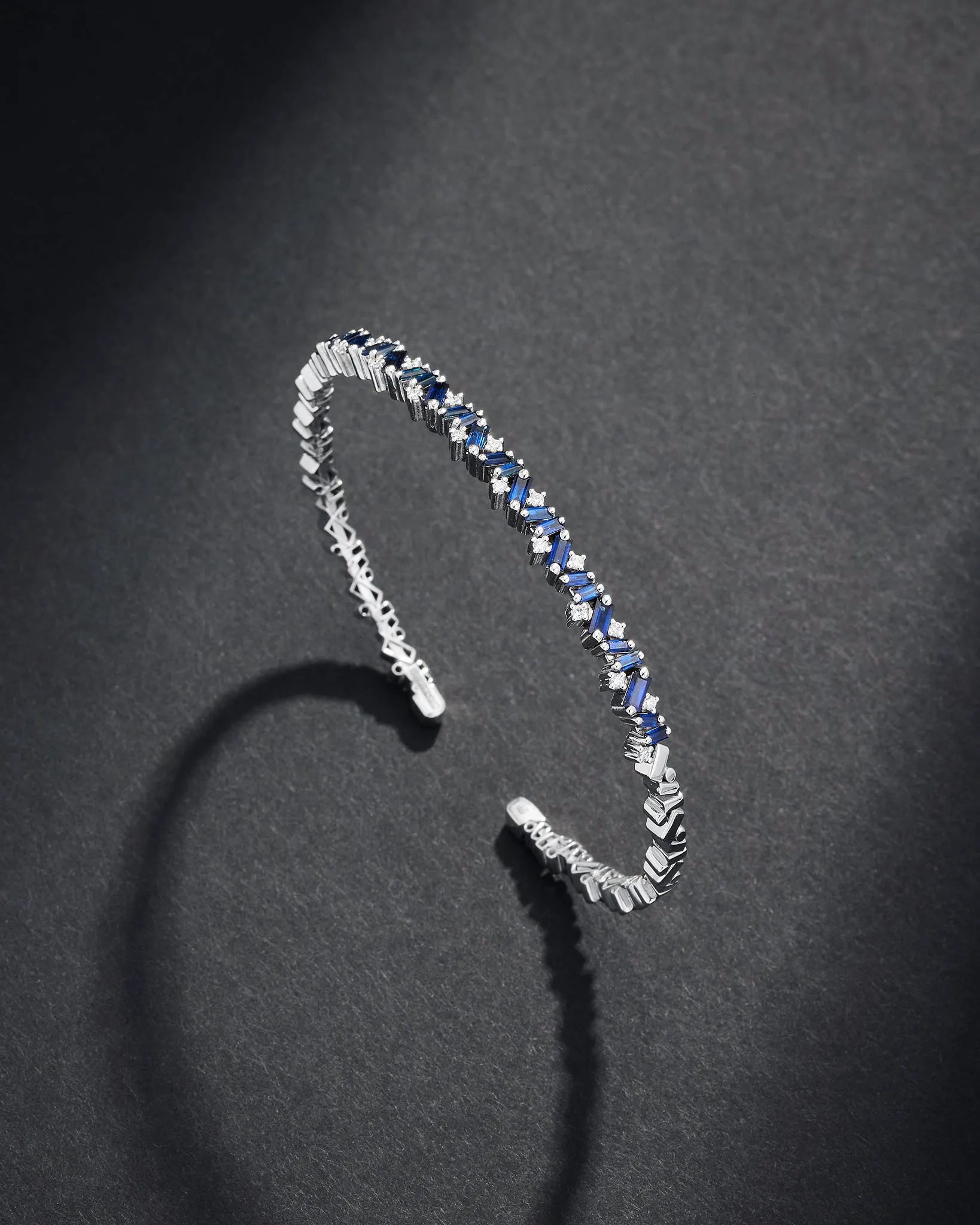 Suzanne Kalan Men's Frenzy Dark Blue Sapphire Bangle in 18k white gold