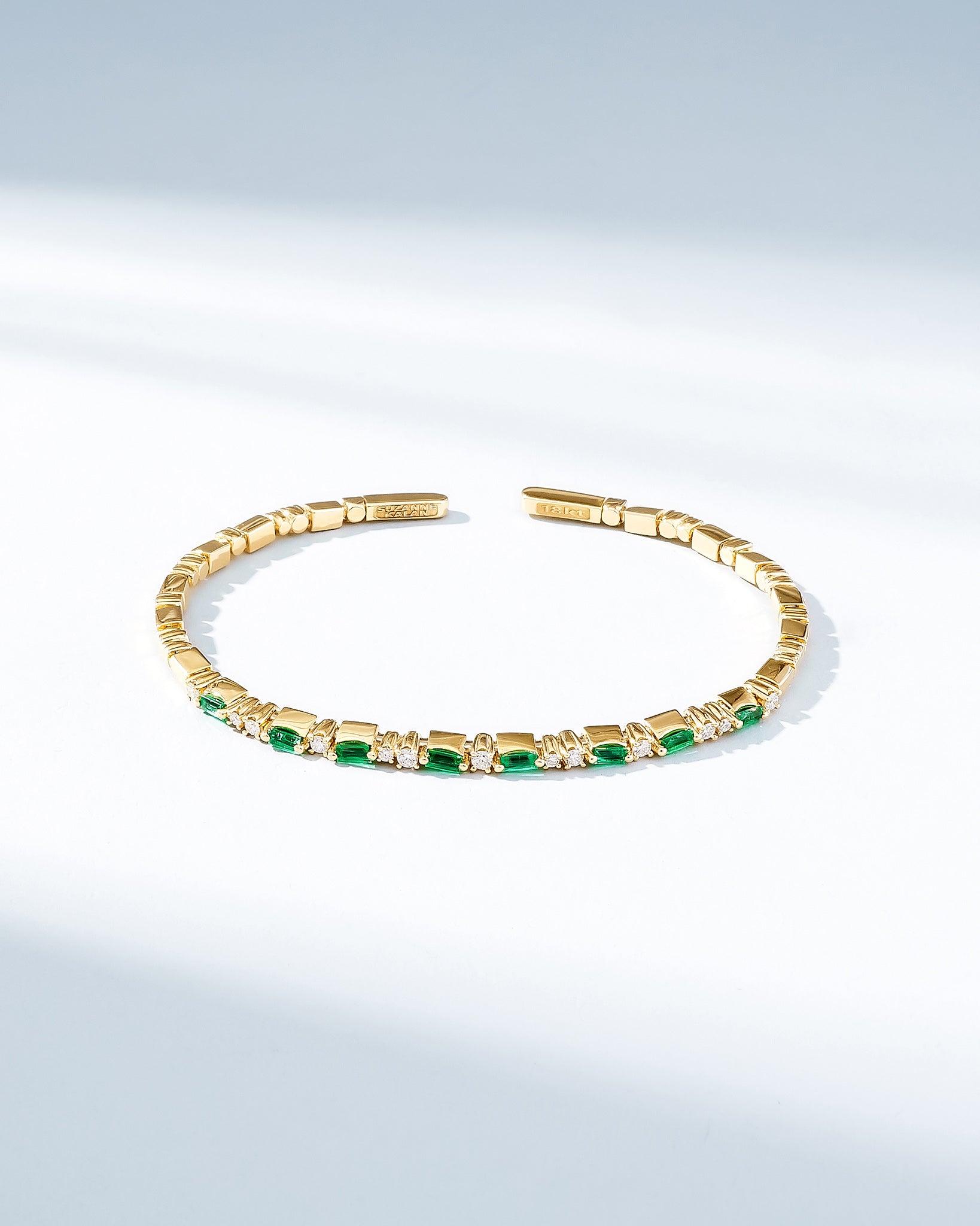 Suzanne Kalan Thin Mix Emerald Bangle in 18k yellow gold