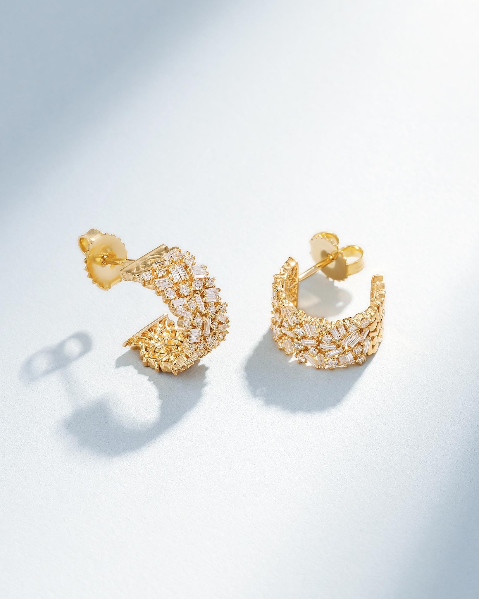 Suzanne Kalan Classic Diamond Icon Midi Hoops in 18k yellow gold