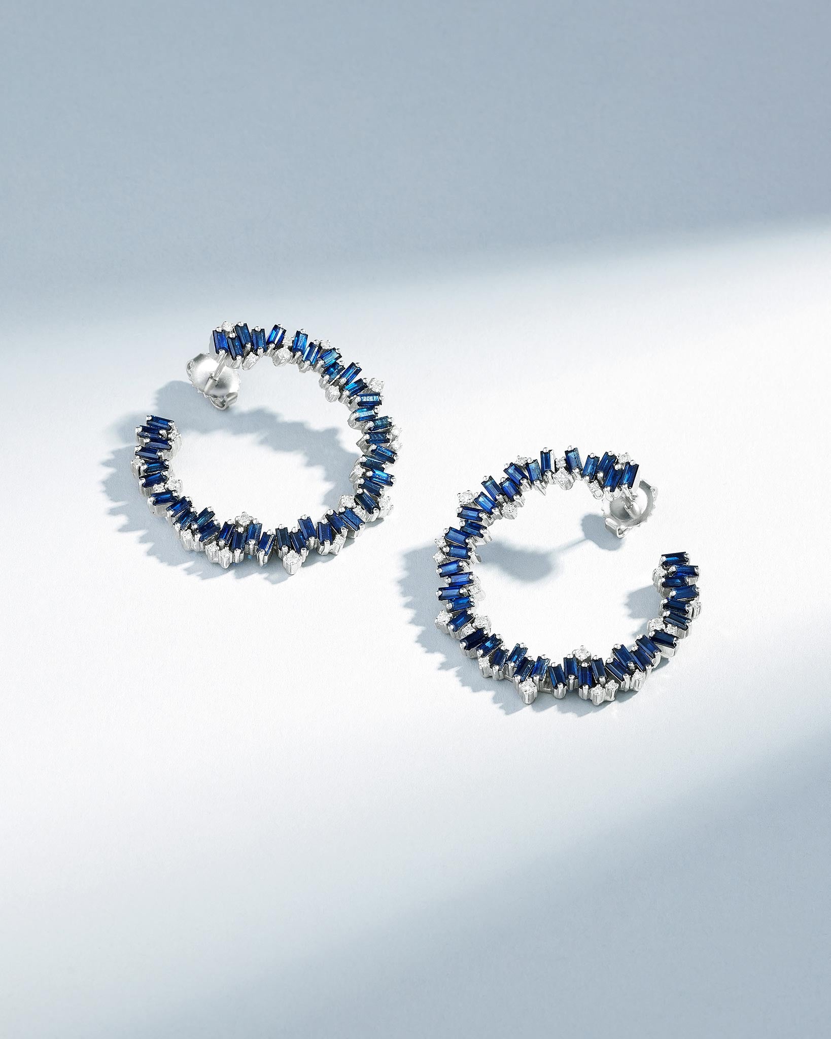 Suzanne Kalan Bold Burst Dark Blue Sapphire Sideways Midi Hoops in 18k white gold