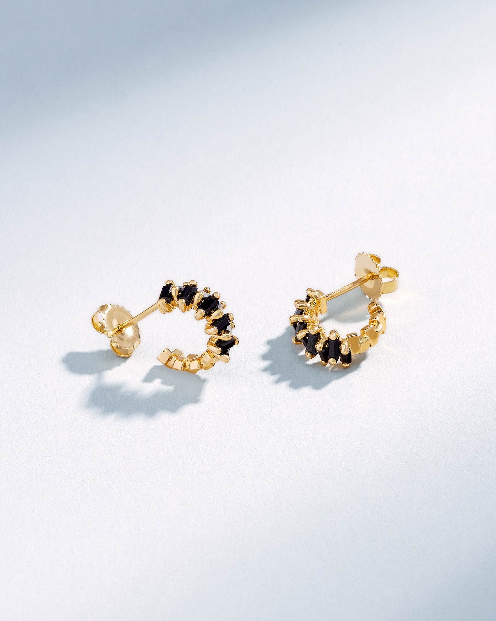 Suzanne Kalan Bold ZigZag Black Sapphire Mini Hoops in 18k yellow gold