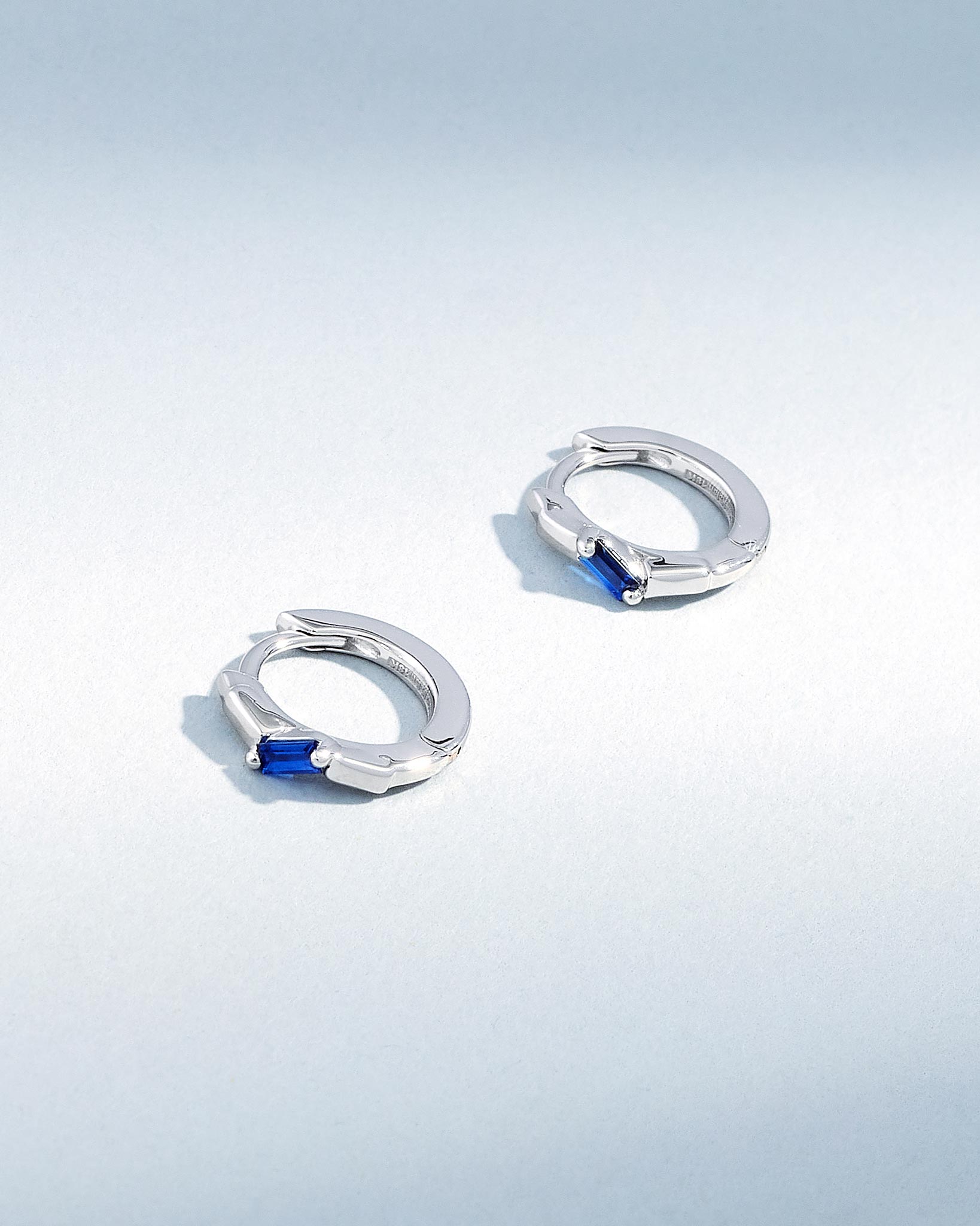 Suzanne Kalan Bold Single Dark Blue Sapphire Huggies in 18K white gold