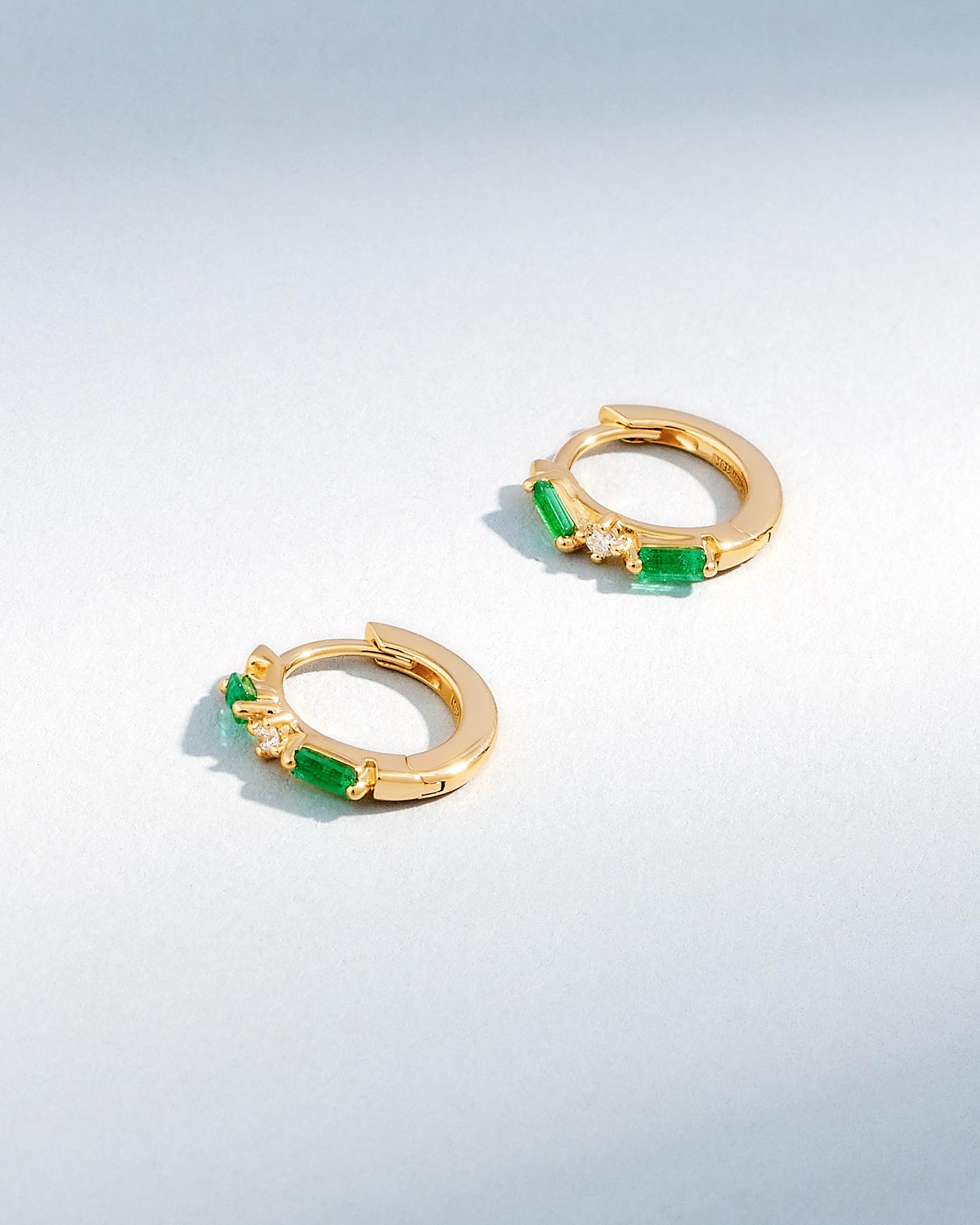 Suzanne Kalan Thin Mix Emerald Huggies in 18K yellow gold