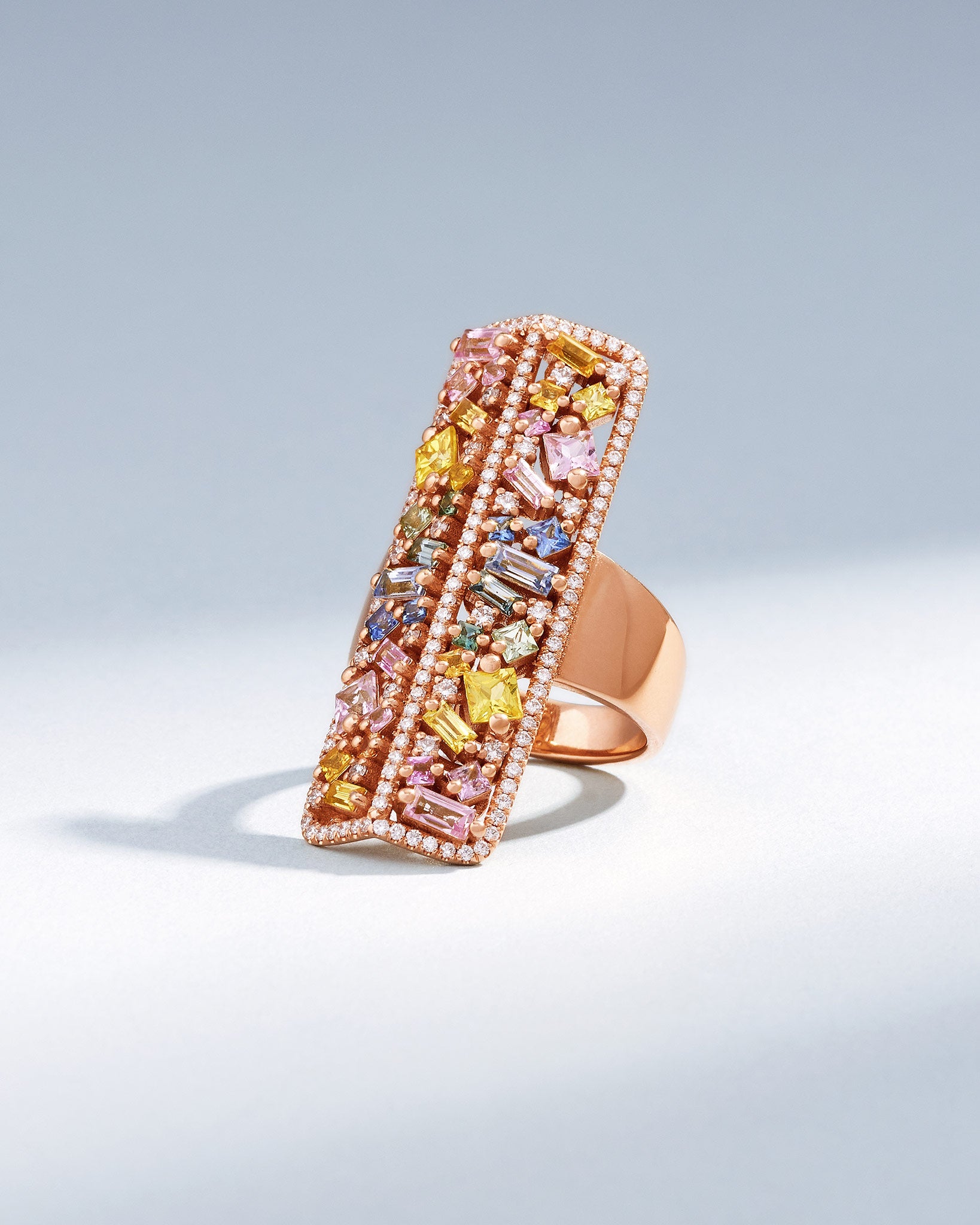 Suzanne Kalan La Fantaisie Sunbeam Pastel Sapphire Ring in 18k rose gold 