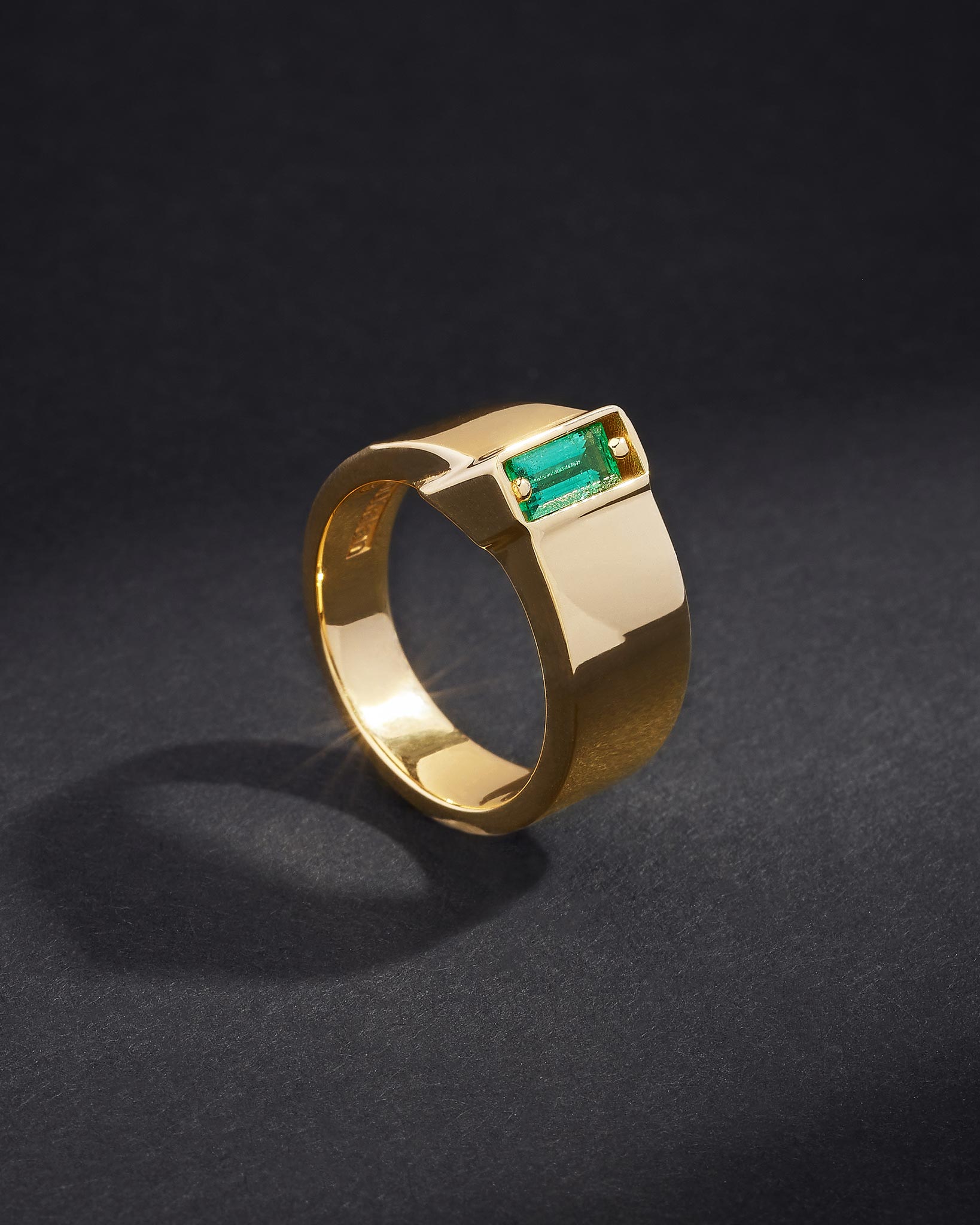 Suzanne Kalan One of a Kind Single Baguette Emerald Band in 18k yellow gold