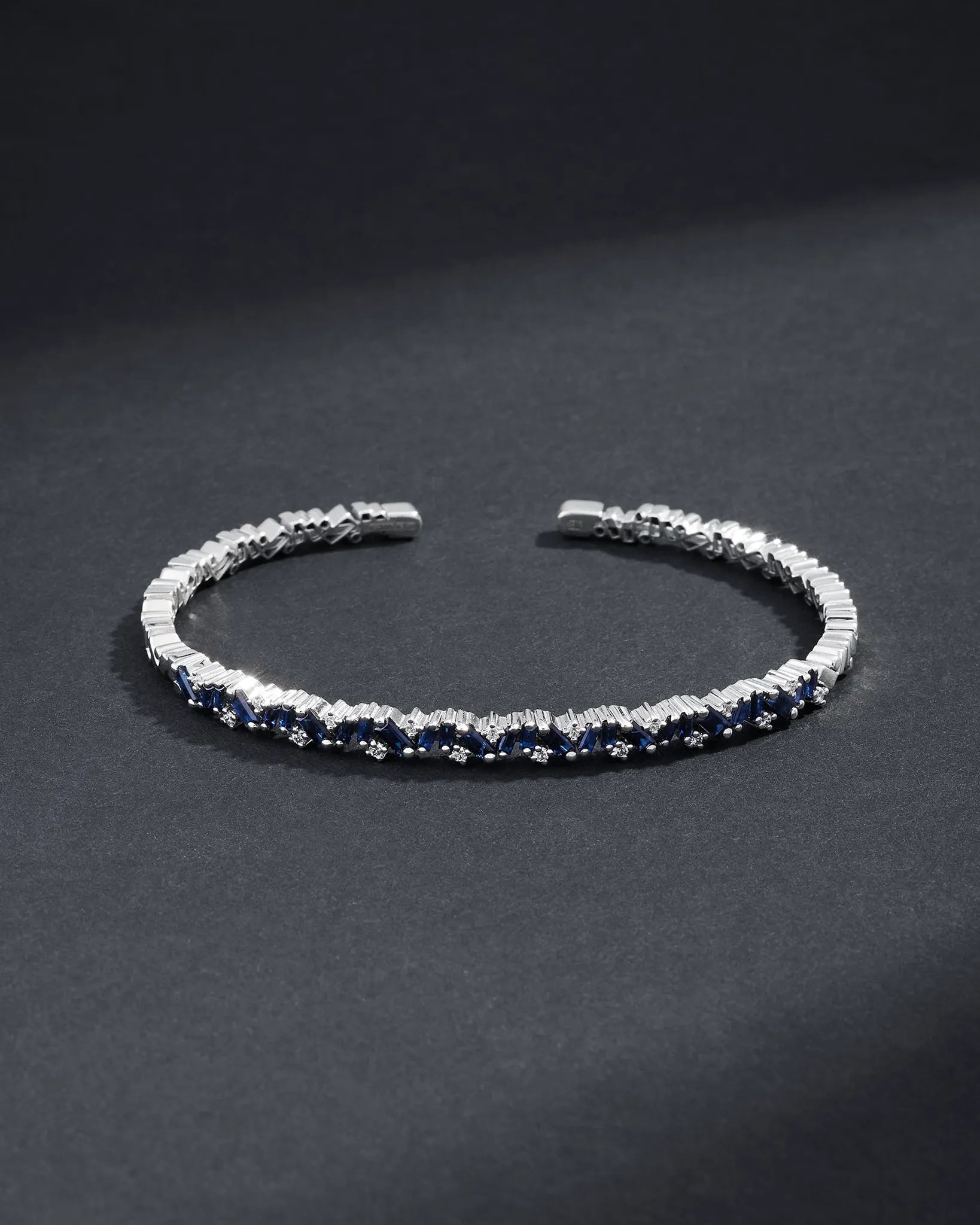 Suzanne Kalan Men's Frenzy Dark Blue Sapphire Bangle in 18k white gold