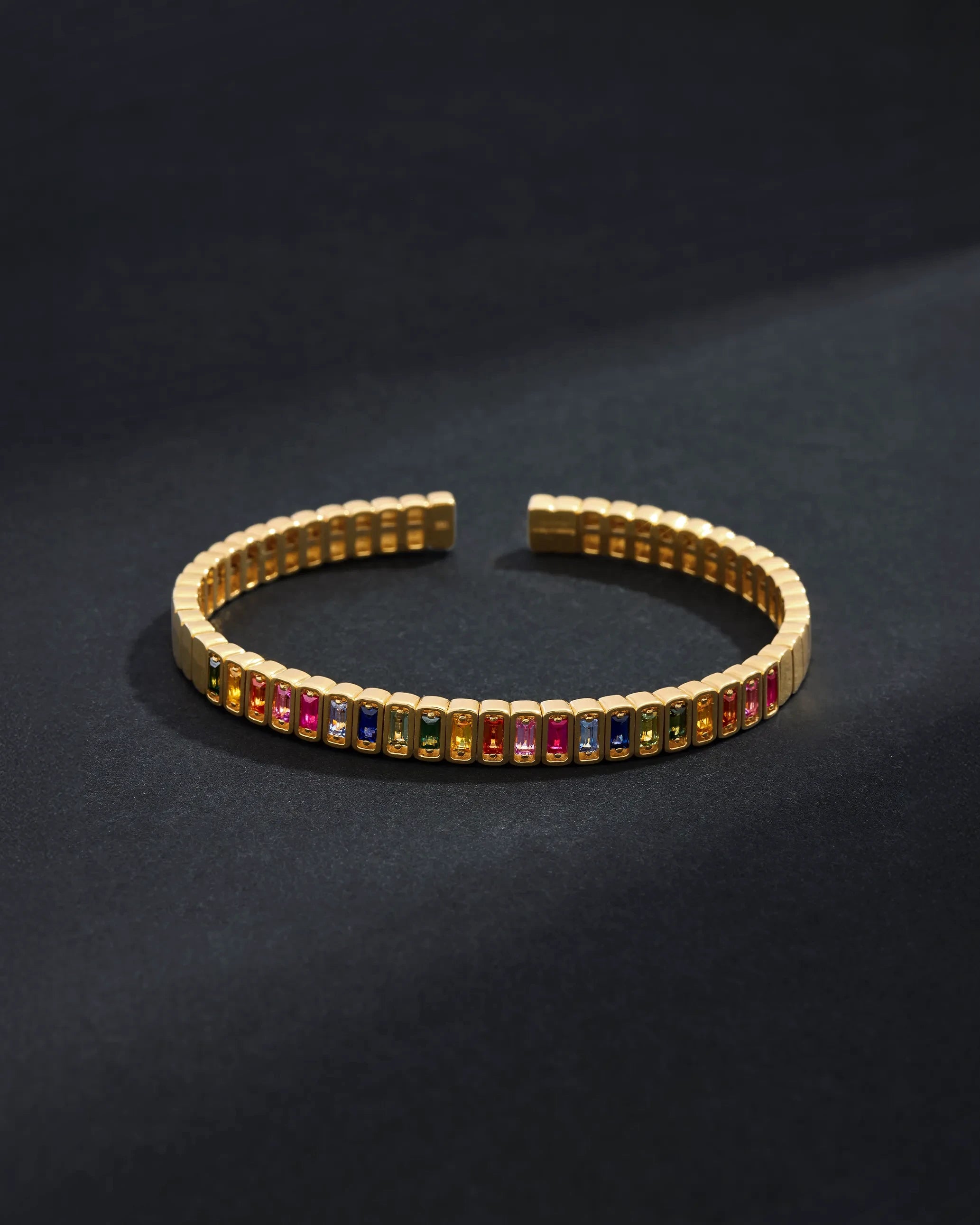 Suzanne Kalan Inlay Large Vertical Rainbow Sapphire Bangle in 18k yellow gold
