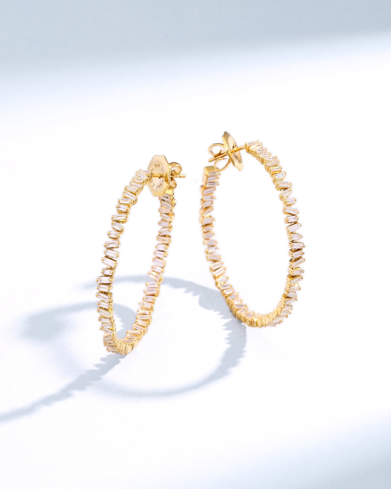 Suzanne Kalan Classic Diamond Midi Hoops in 18k yellow gold