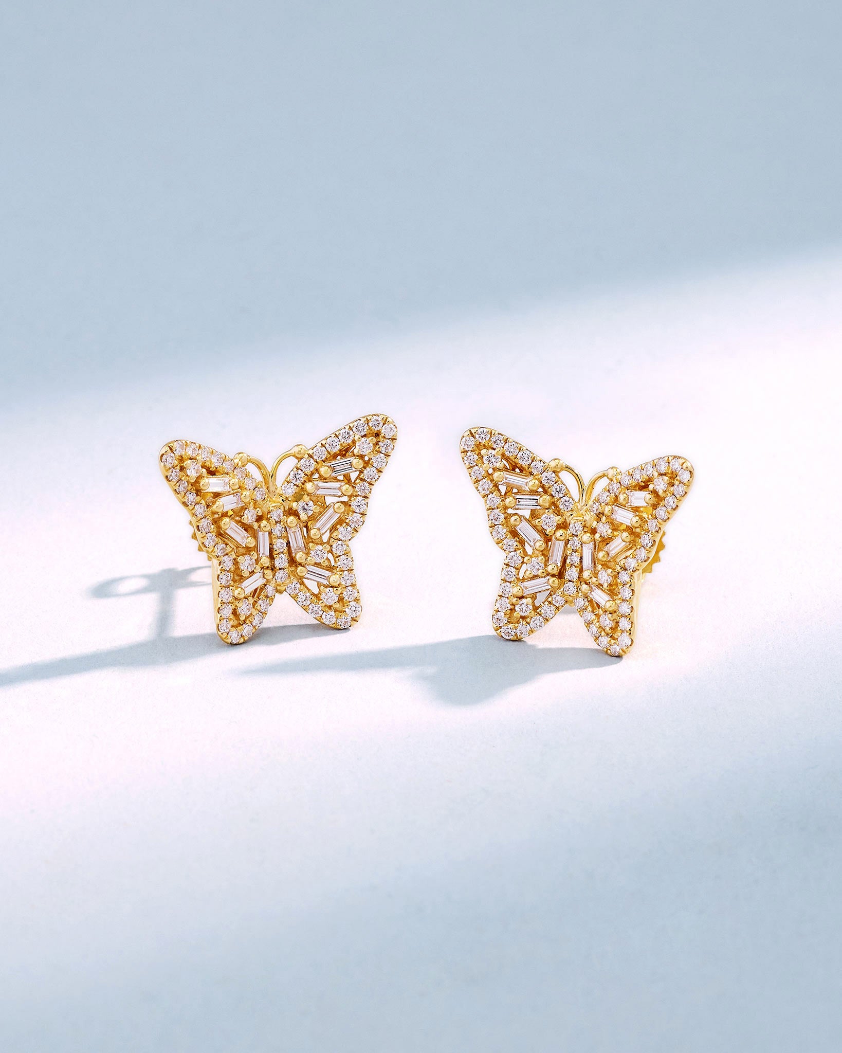 Butterfly Smart Pink good Diamond Stud Earrings [One Price]