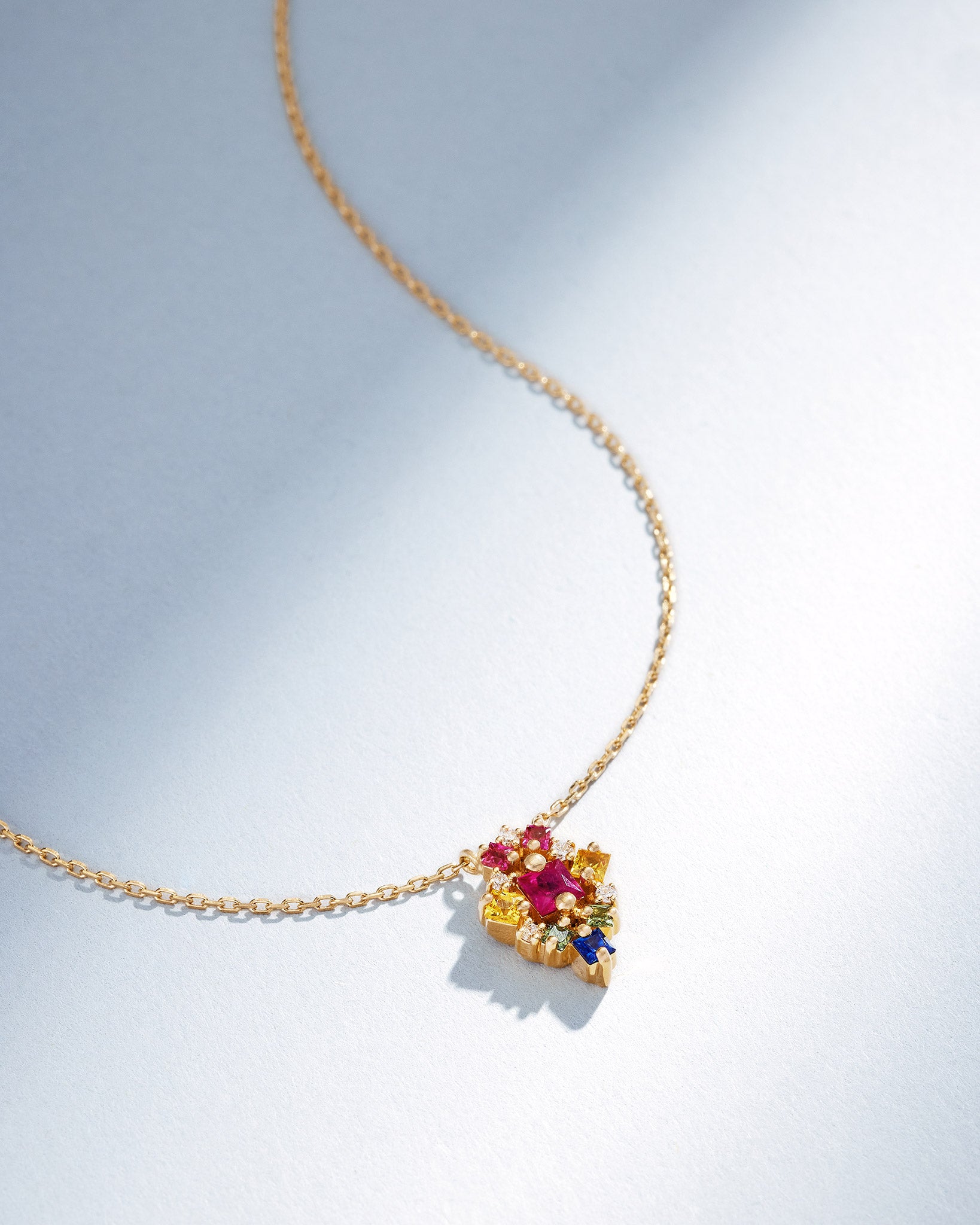Suzanne Kalan La Fantaisie Star Rainbow Sapphire Pendant in 18k rose gold