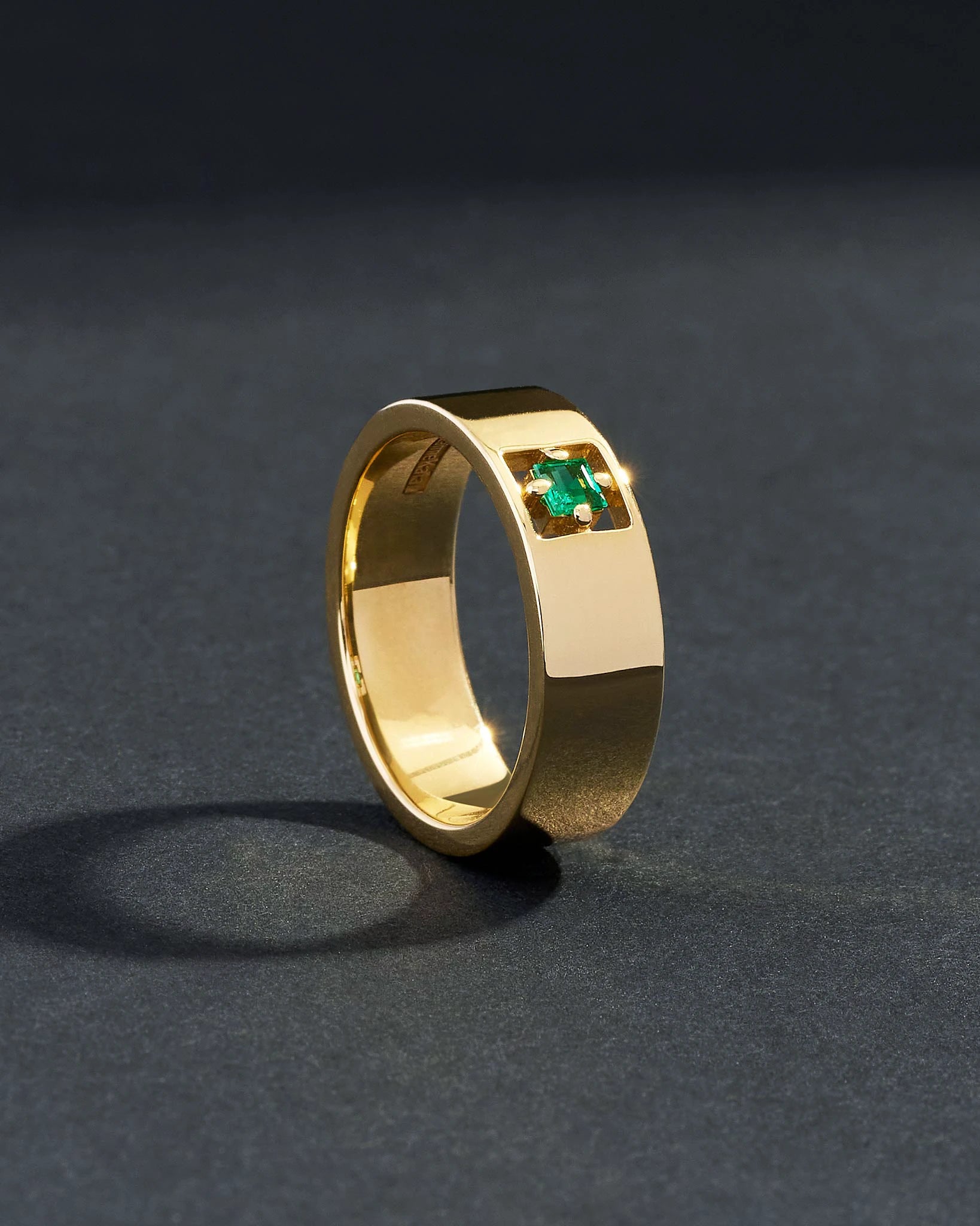 Suzanne Kalan Inlay Single Princess-Cut Emerald Band in 18k yellow gold