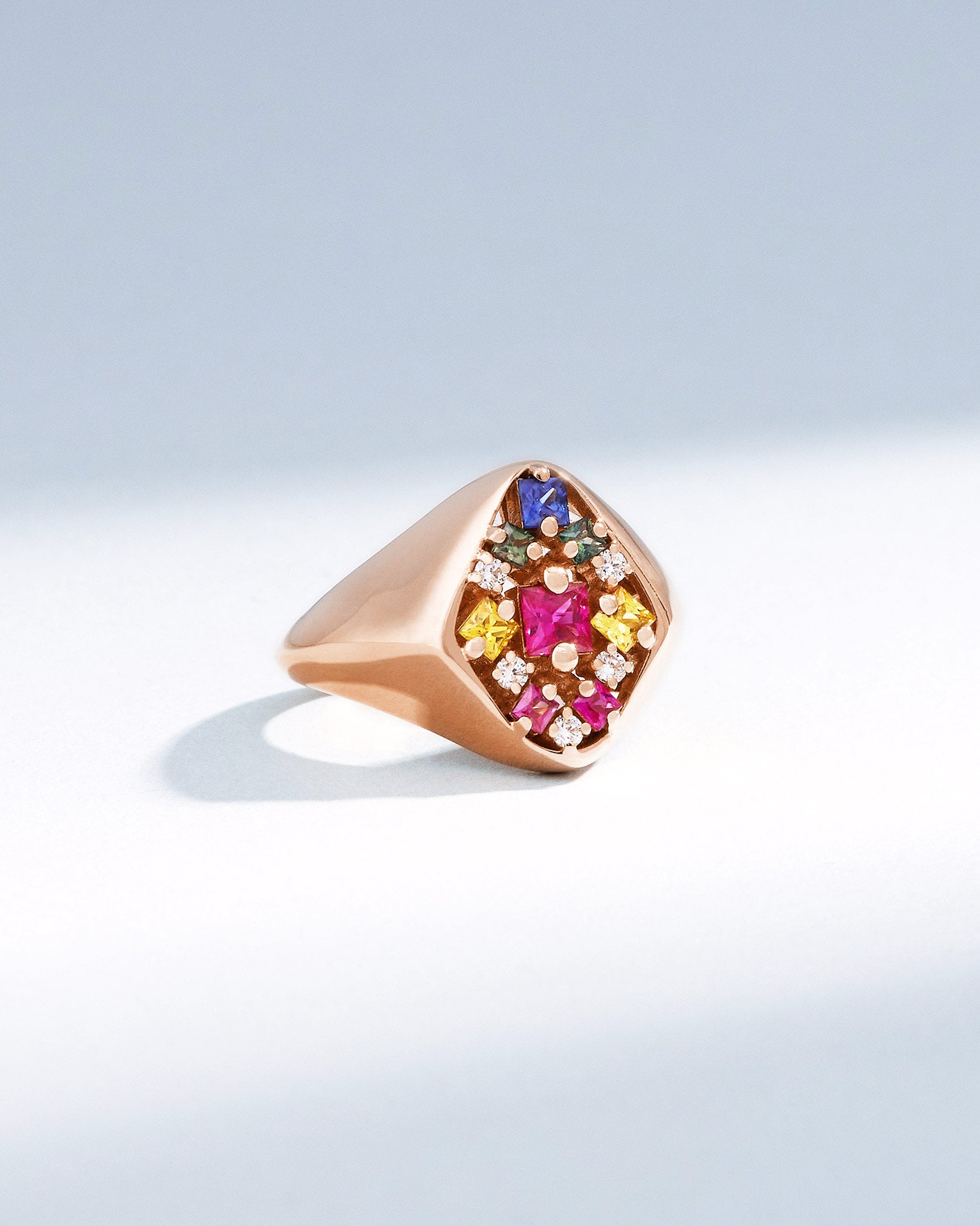 Suzanne Kalan La Fantaisie Star Rainbow Sapphire Signet Ring in 18k rose gold