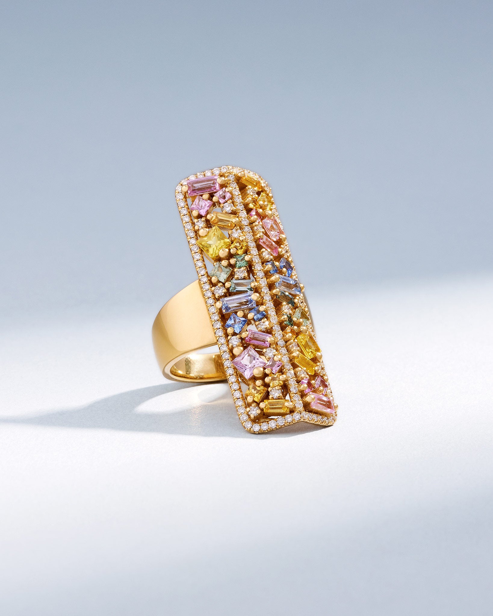 Suzanne Kalan La Fantaisie Sunbeam Pastel Sapphire Ring in 18k yellow gold 