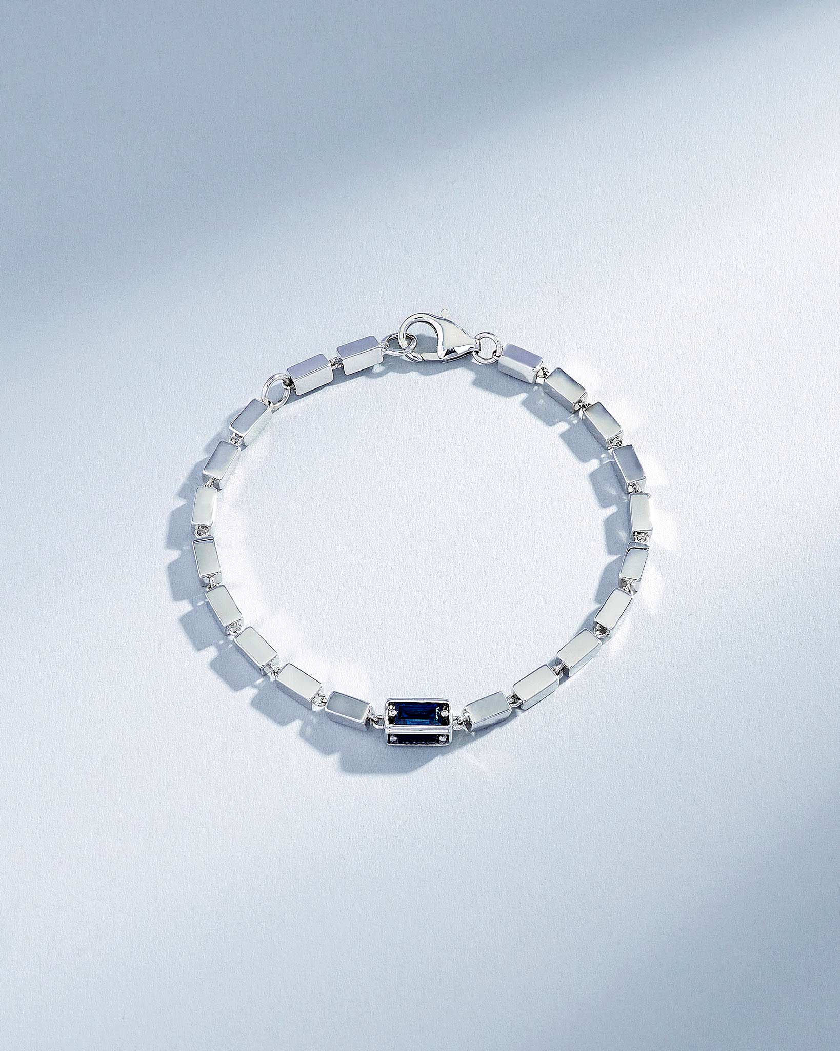Suzanne Kalan Block-Chain Single Dark Blue Sapphire Thick Bracelet in 18k white gold