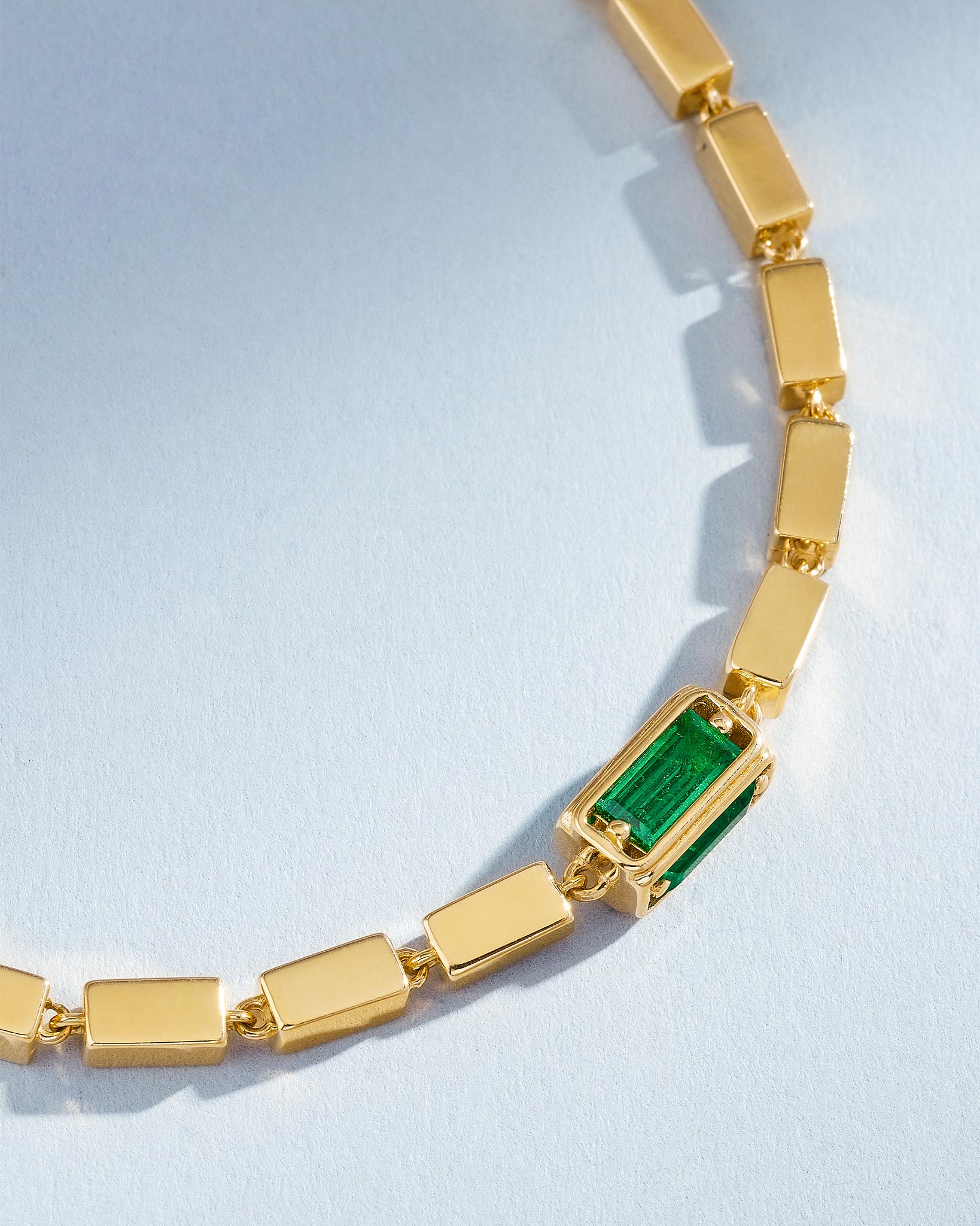 Suzanne Kalan Block-Chain Single Emerald Thick Bracelet in 18k yellow gold