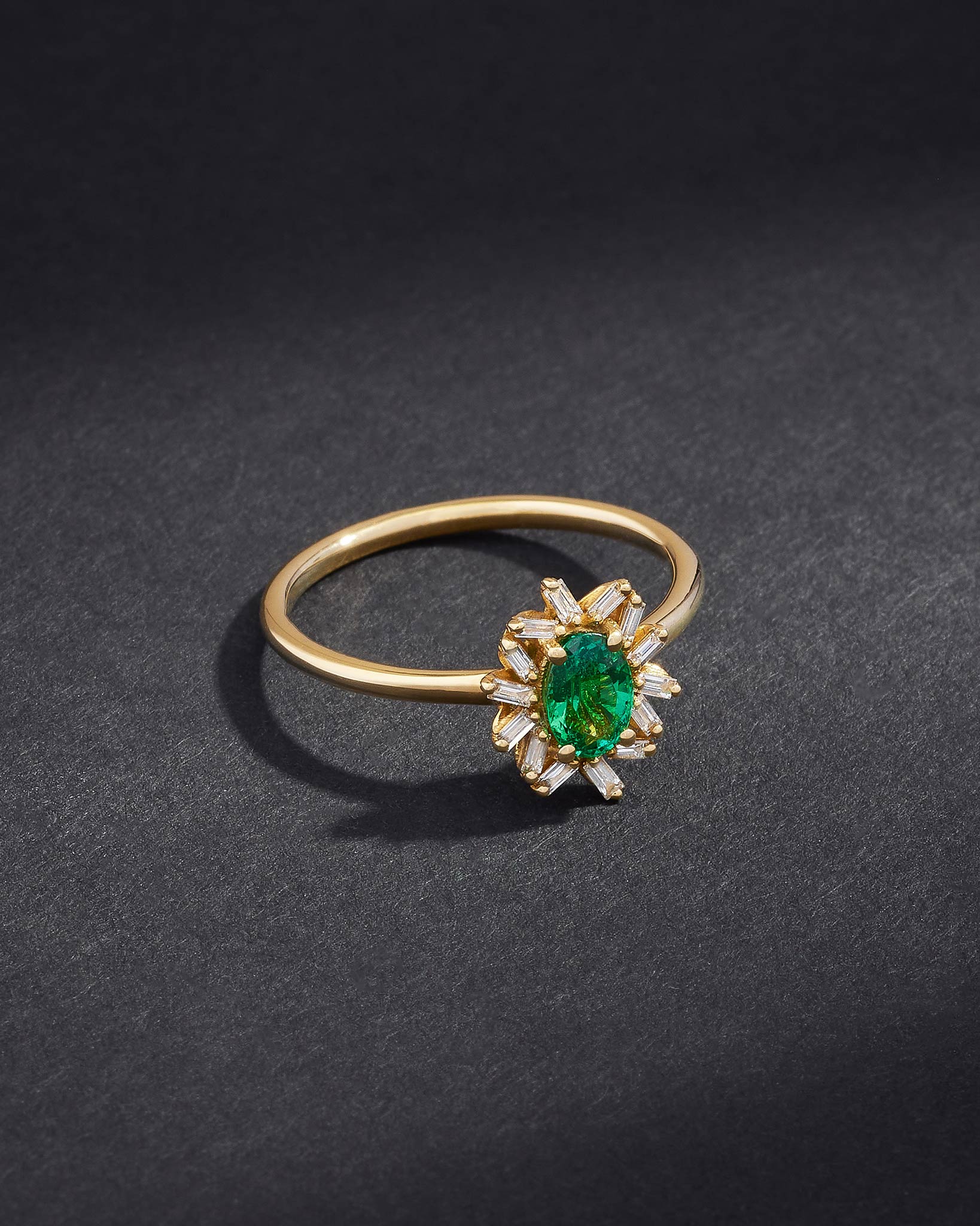 Suzanne Kalan One of a Kind Oval Cut Emerald Fireworks Ring in 18k yellow gold