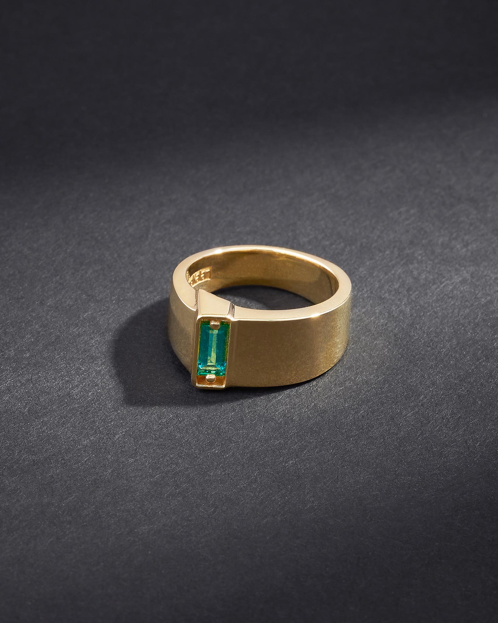 Suzanne Kalan One of a Kind Single Baguette Emerald Band in 18k yellow gold