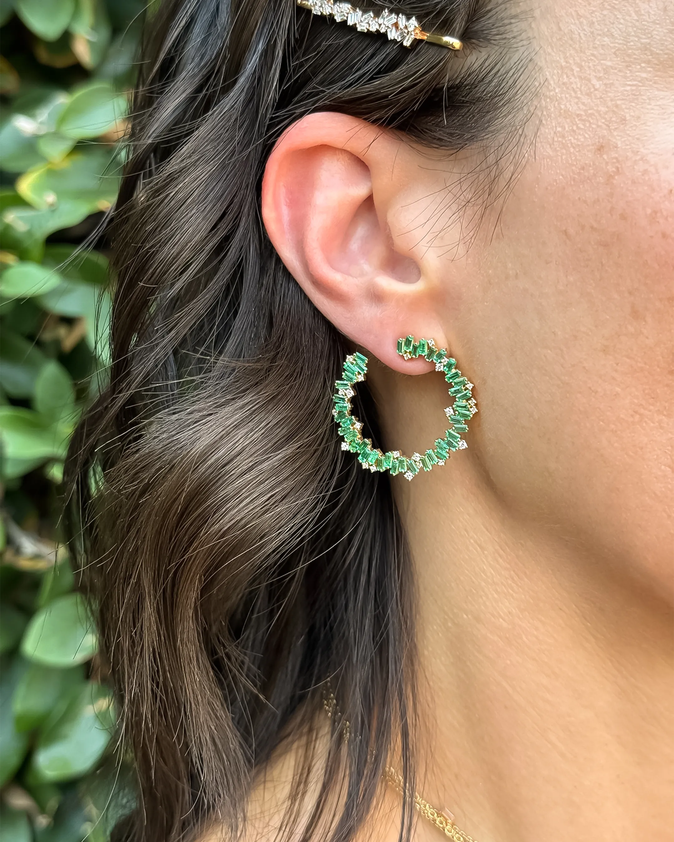 Suzanne Kalan Bold Burst Emerald Sideways Midi Hoops in 18k yellow gold